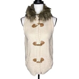 Pink Republic Sweater Vest Cream Toggle Clasp Faux Fur Collar Knit Size Medium